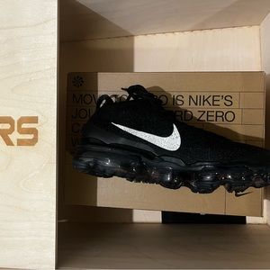 Nike Yardrunners - women’s size 7.5 - BRAND NEW